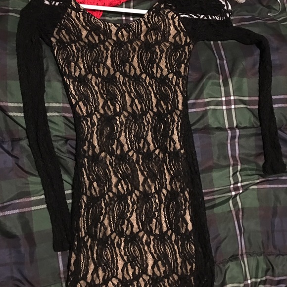 Lace dress - Picture 1 of 3